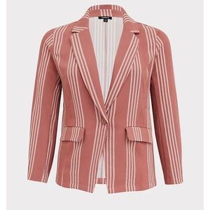 NWT. Torrid 0. Boyfriend blazer